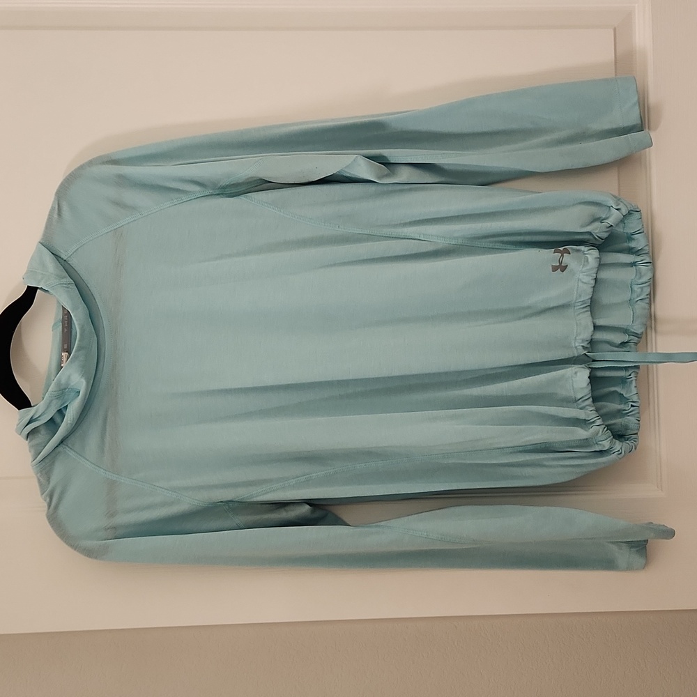 Lightweight long sleeve pull over